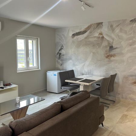 Apartman Linda Apartment เซรส ภายนอก รูปภาพ