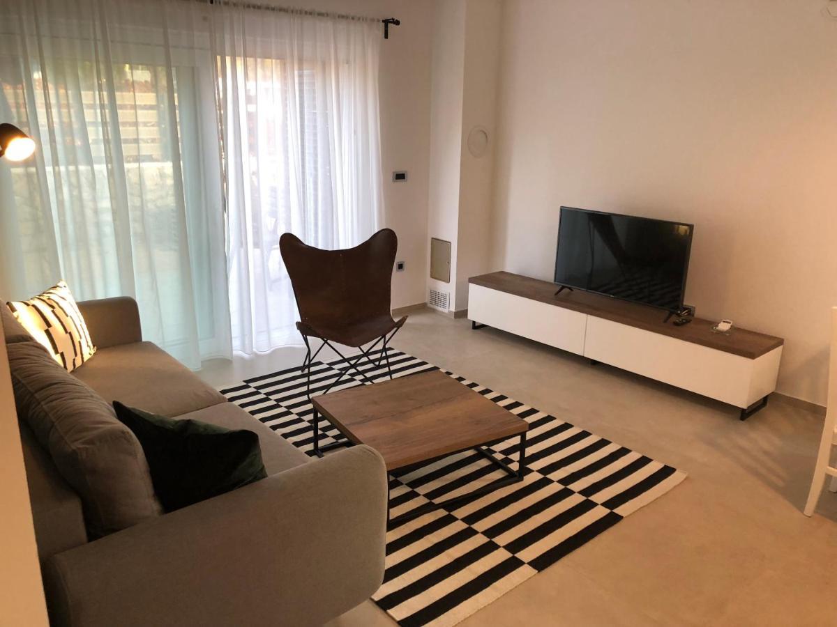 Apartman Linda Apartment เซรส ภายนอก รูปภาพ